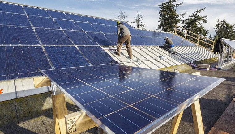 光伏支架算設(shè)備嗎，光伏支架用不銹鋼好還是鋁合金好