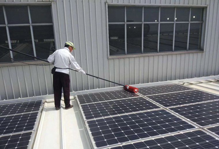 光伏發(fā)電怎么清洗，光伏板清潔要斷電嗎